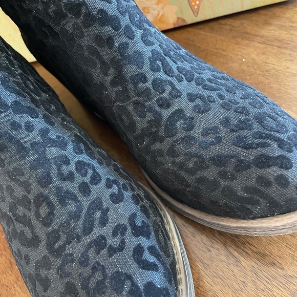 Buckle Very G Black Leopard-Print Ankle Booties - Picture 2 of 9